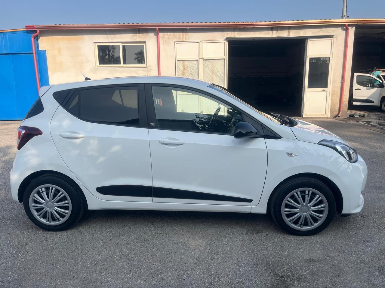 Hyundai i10-1.0 benz/cv 65- full -2018