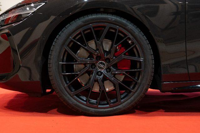 AUDI A6 Avant TFSI 270 kW S tronic quattro S line edition.