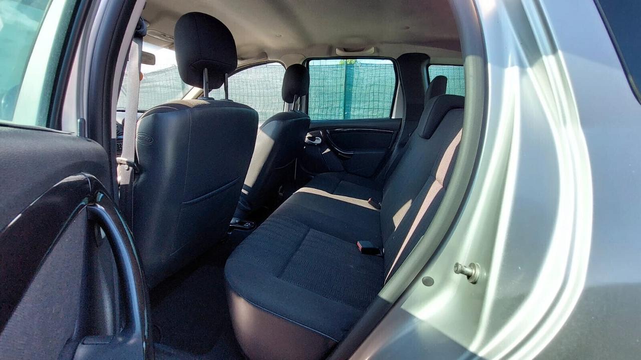 Dacia Duster 1.5 Diesel Neopatentati con gancio di traino