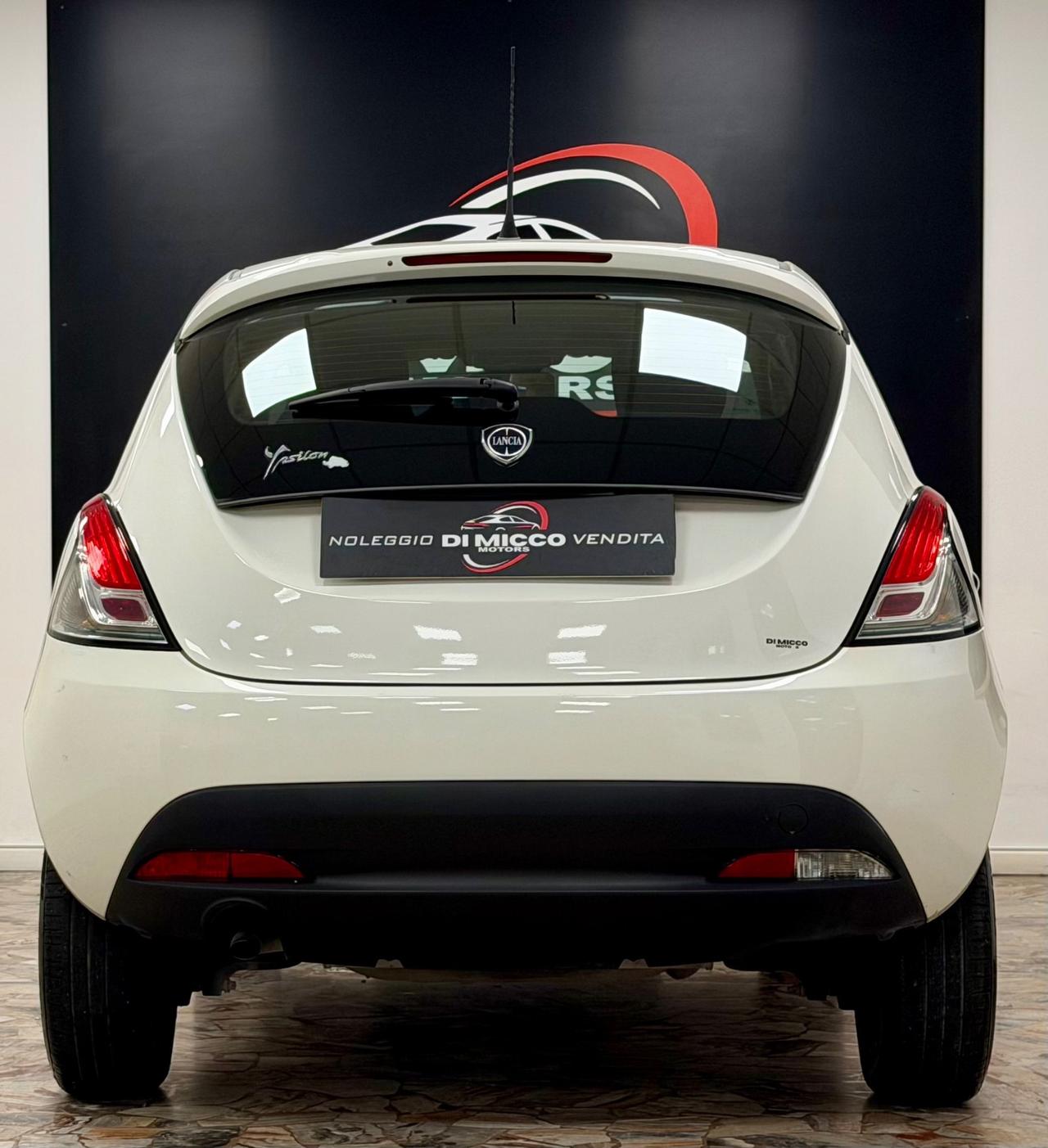 Lancia Ypsilon 0.9 TwinAir 85 CV 5 porte Metano Ecochic Elle