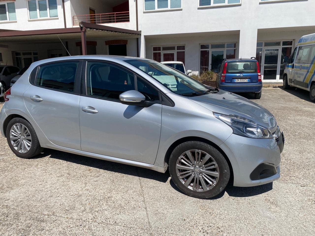 Peugeot 208 PureTech 82 5 porte Access