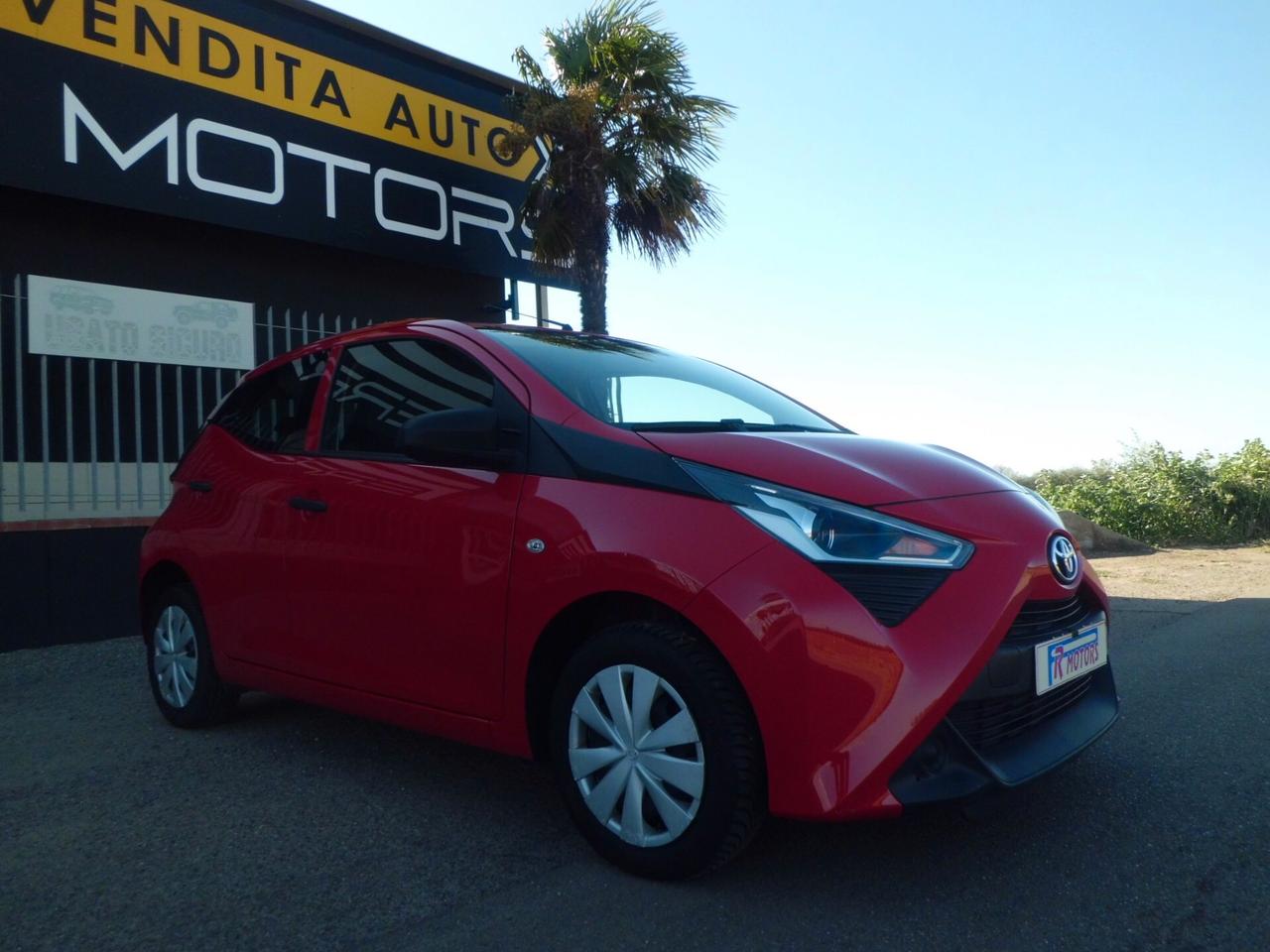 Toyota Aygo Connect 1.0 VVT-i 72 CV 5 porte x-clusiv red style MMT