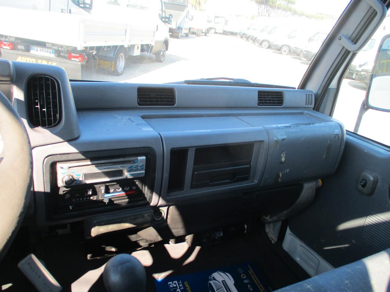 Nissan Cabstar 3000 120CV CASSONE FISSO PASSO CORTO 3.10 METRI