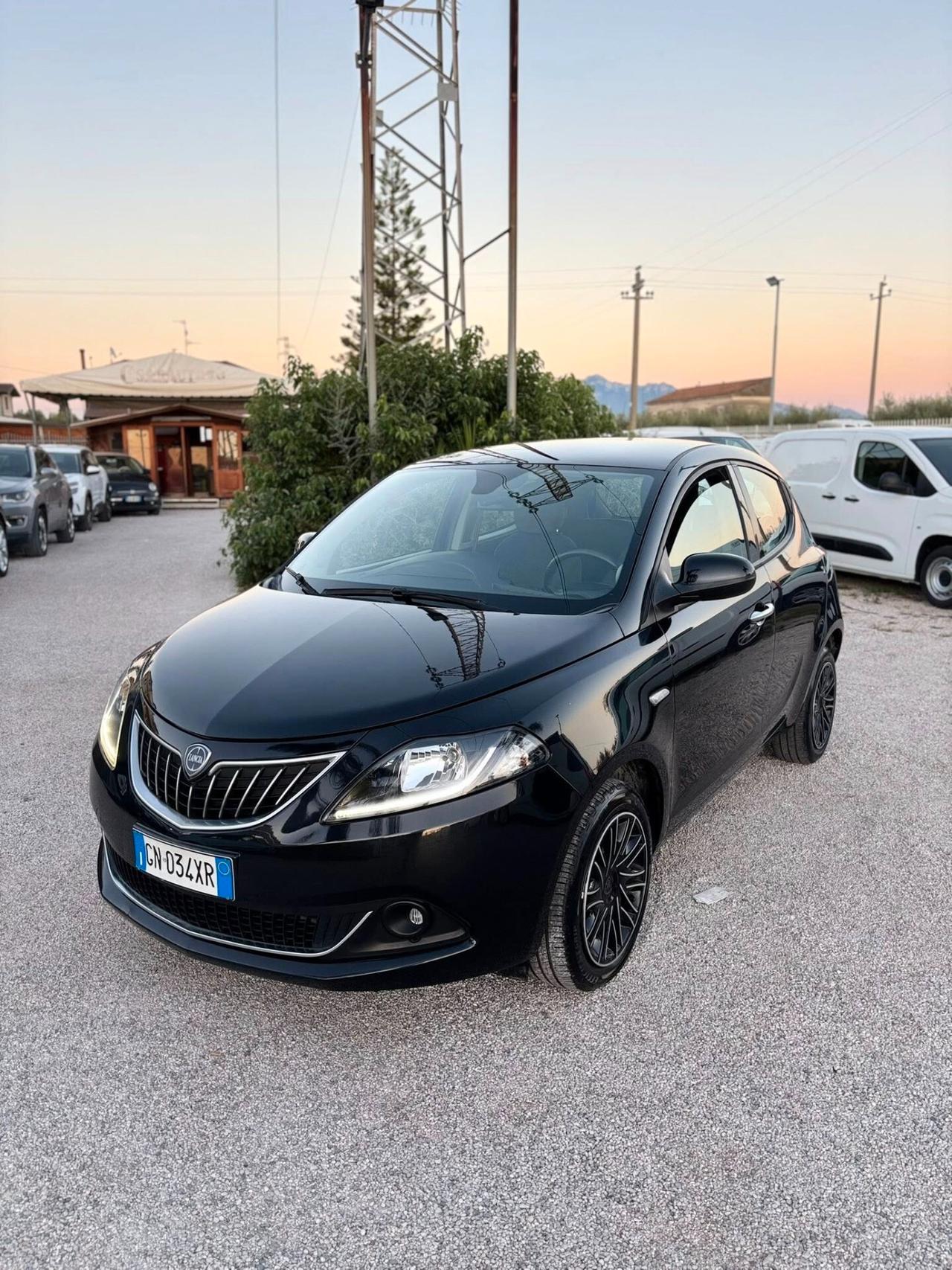 Lancia Ypsilon 1.0 FireFly 5 porte S&S Hybrid Silver Plus