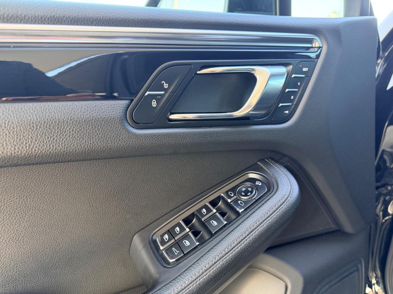 Porsche Macan 3.0 S Diesel black edition in garanzia