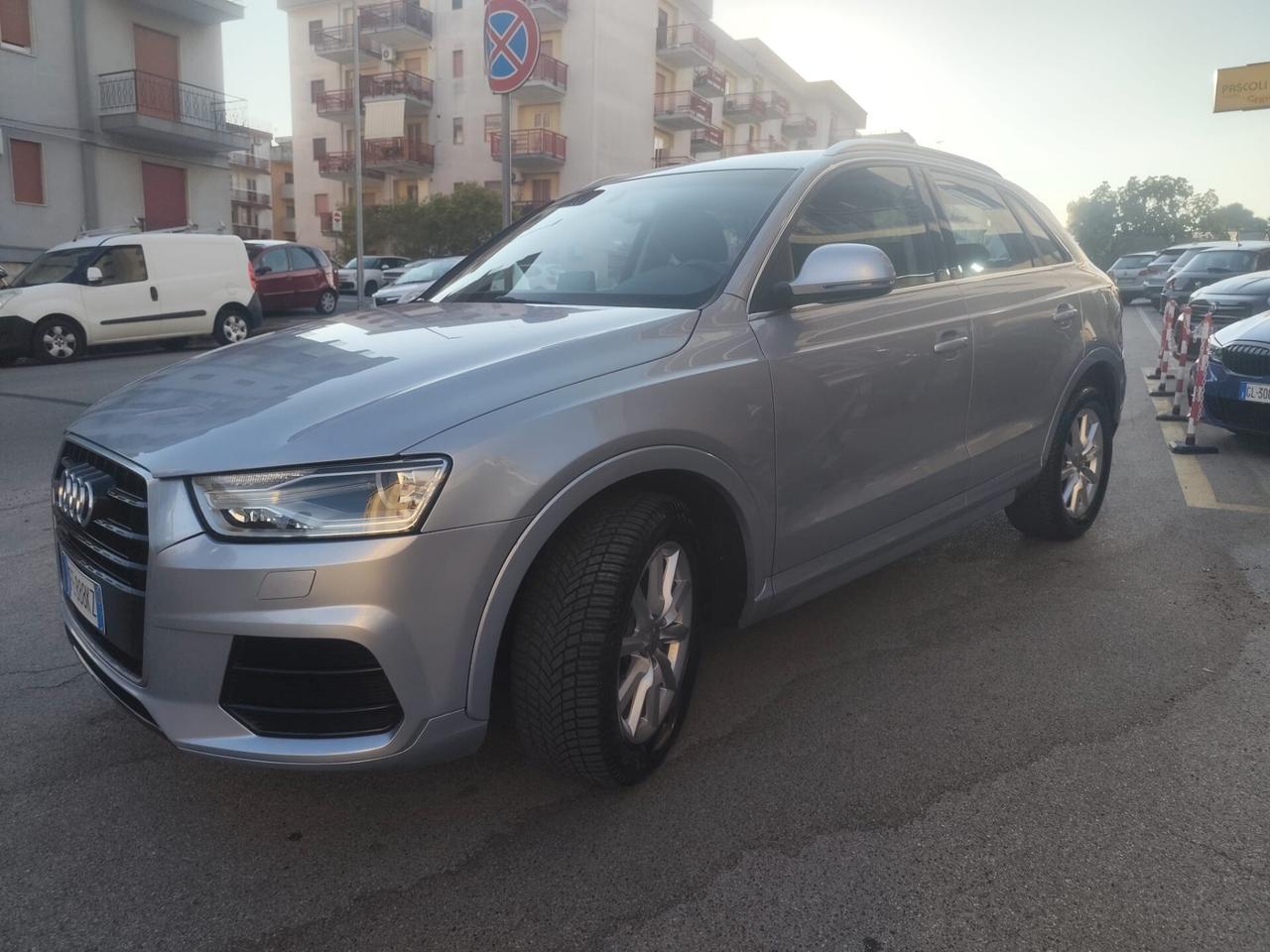 Audi Q3 2.0 TDI Design * Navi * Full Led * Garantita 12 Mesi