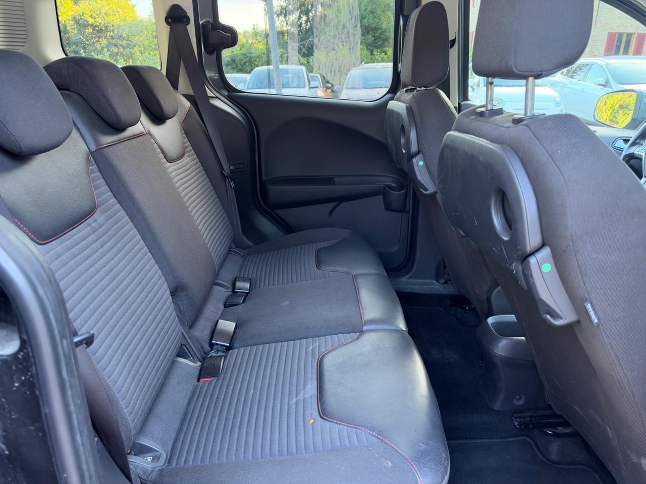 Ford Tourneo Courier 1.5 TDCI 100 CV Sport