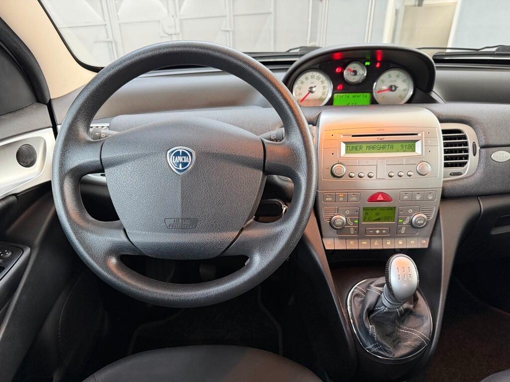 Lancia Ypsilon 1.2 69 CV Unyca