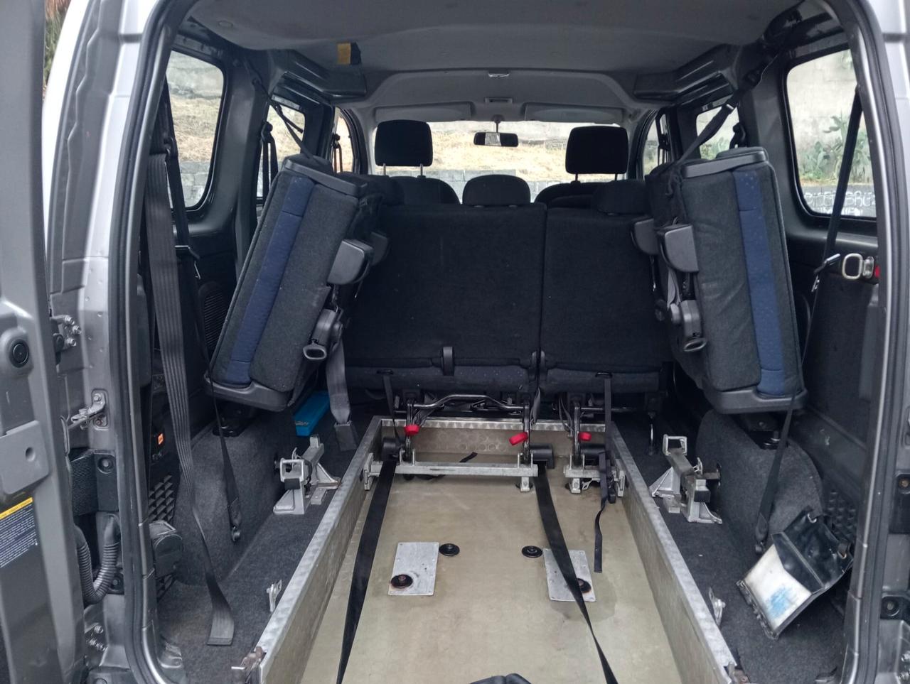 Nissan NV200 Pianale ribassato con rampa disabili in carrozzina