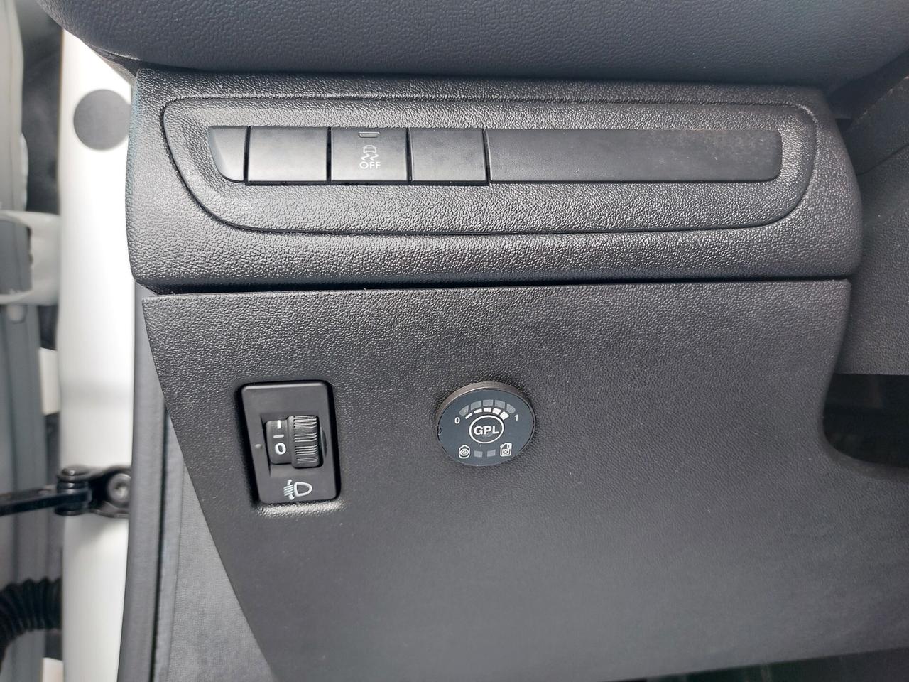 Peugeot 208 1.2 Gpl 82 Cv 5p Allure