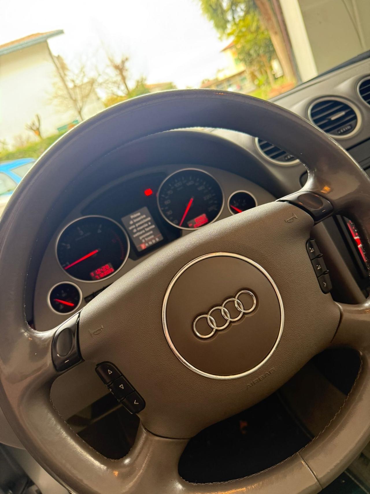 Audi A4 Cabriolet 2.5 V6 TDI cat