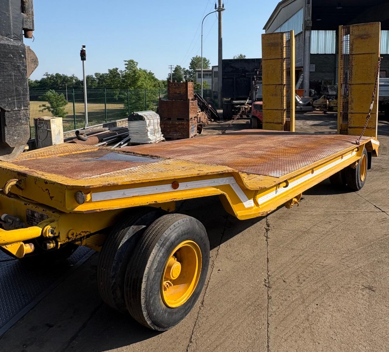 Rimorchio CTC carrello con rampe idrauliche