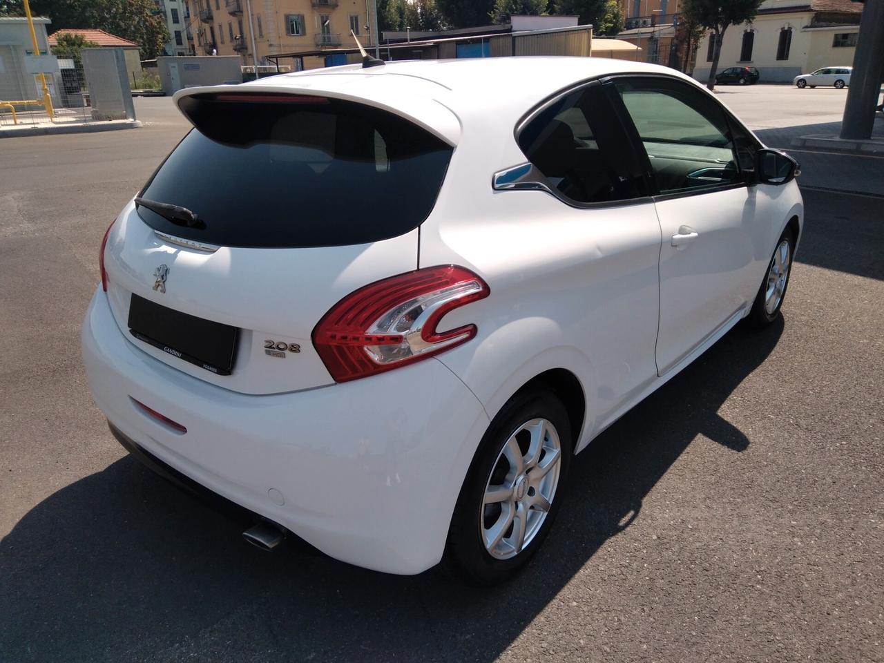 Peugeot 208 1.6 e-HDi 115 CV Stop&Start 3 porte Allure 6marce