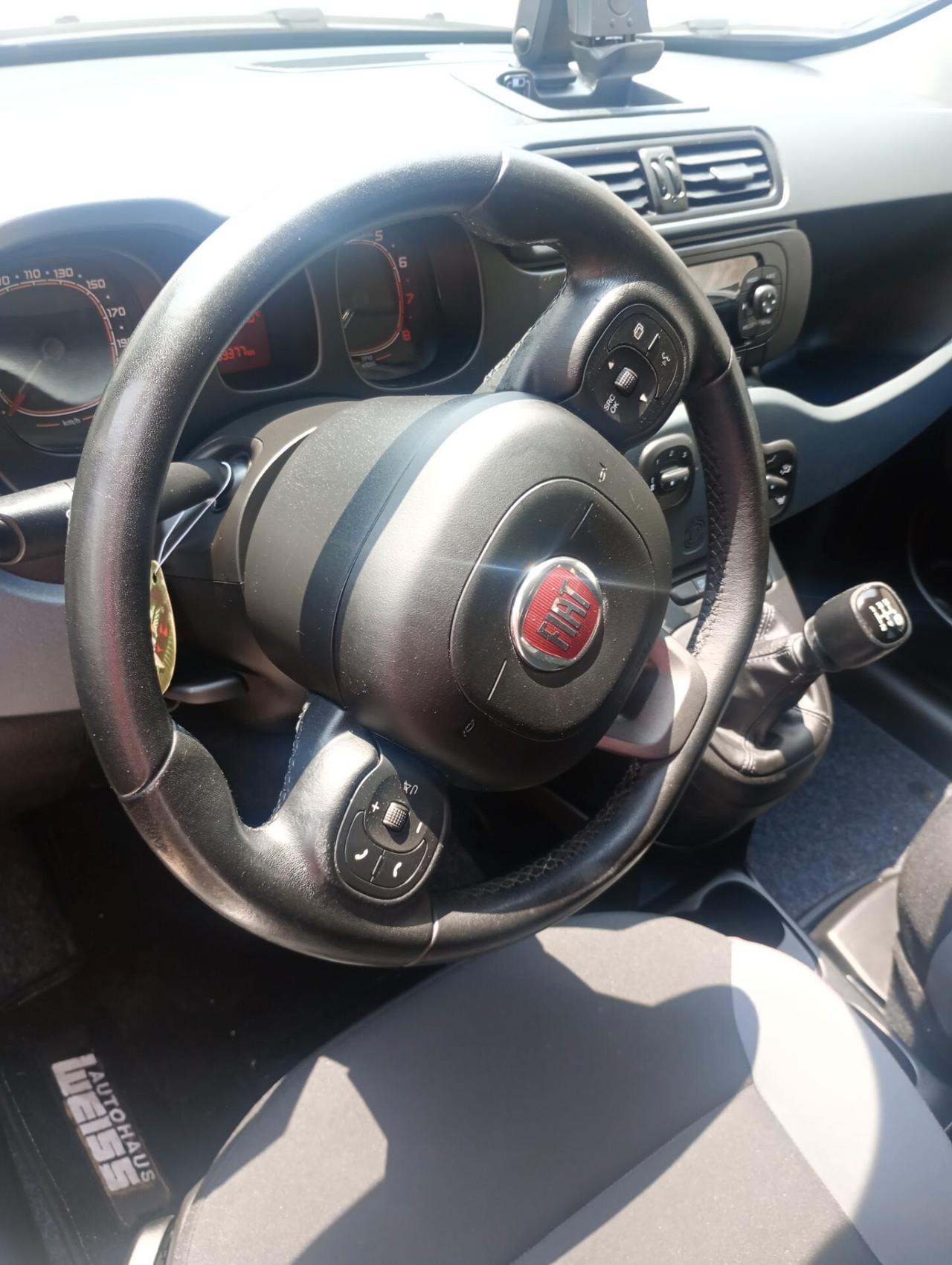 Fiat Panda 1.2 Lounge uconnect,pari al nuovo.