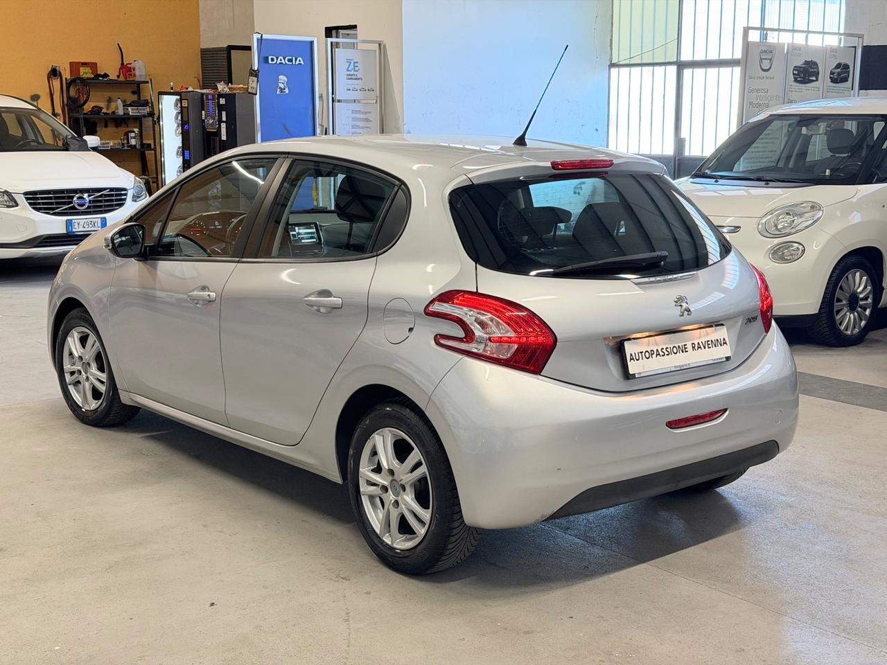 Peugeot 208 1.4 HDi 68 CV 5 porte Allure