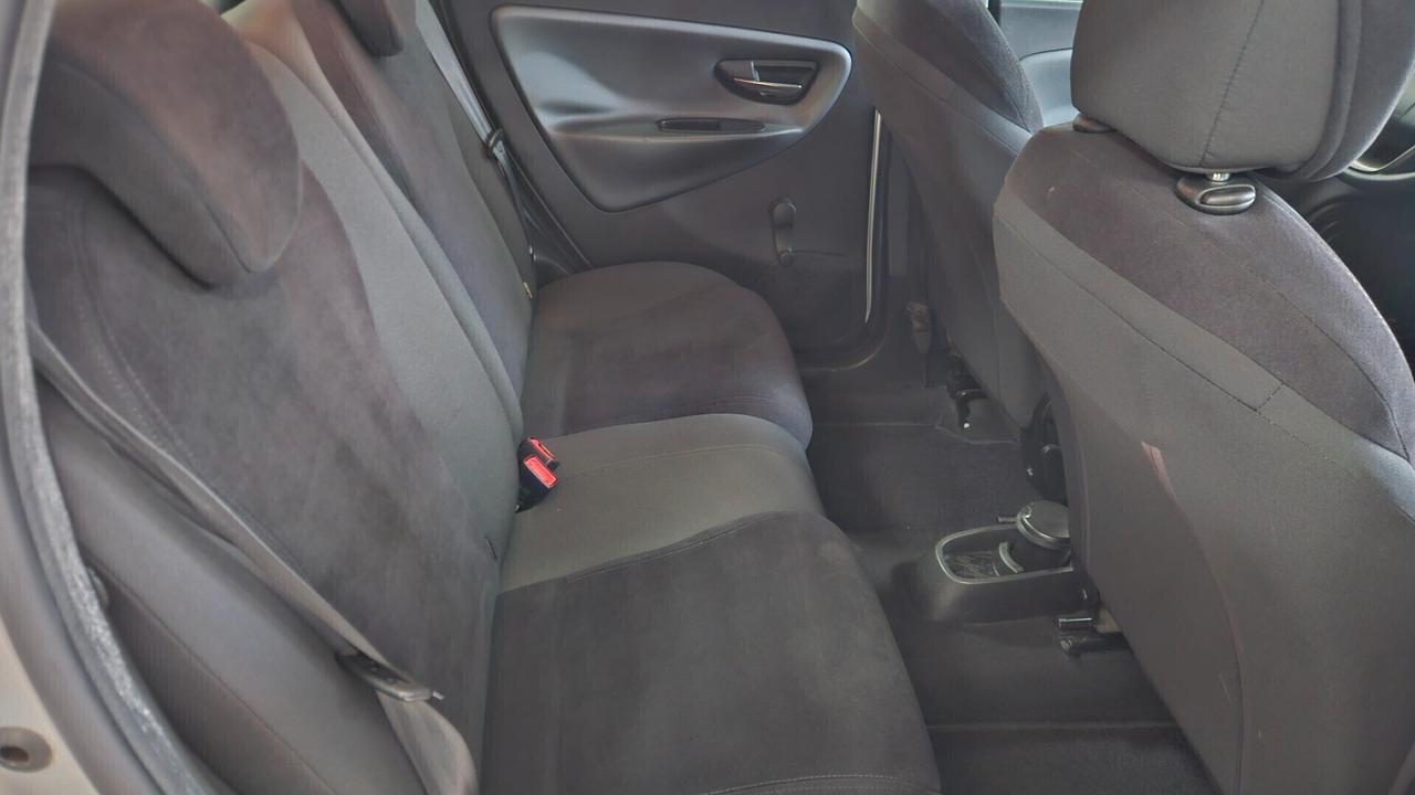 Lancia Ypsilon 1.2 69 CV 5 porte Elefantino