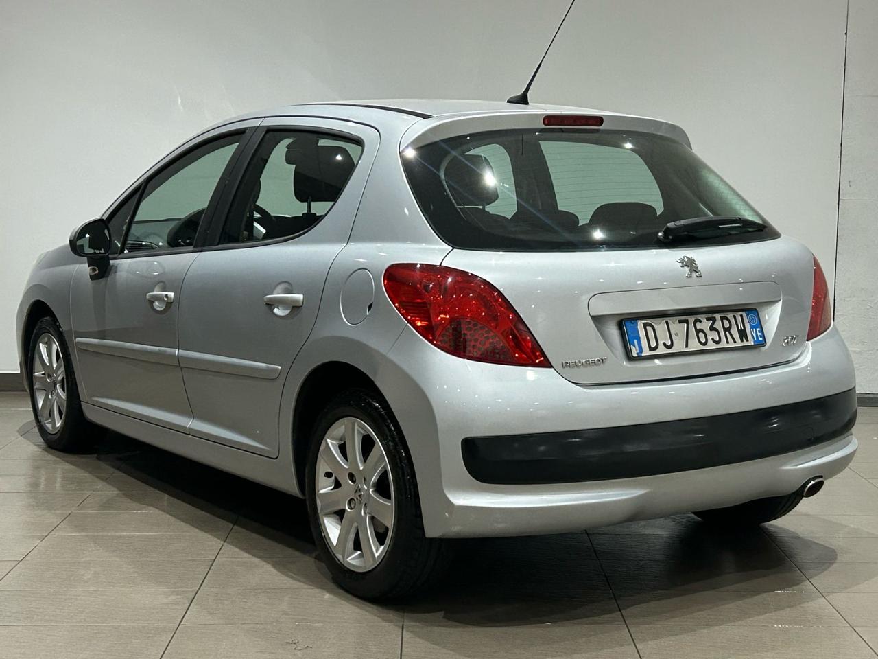Peugeot 207 1.6 HDi 90CV (66 kw)