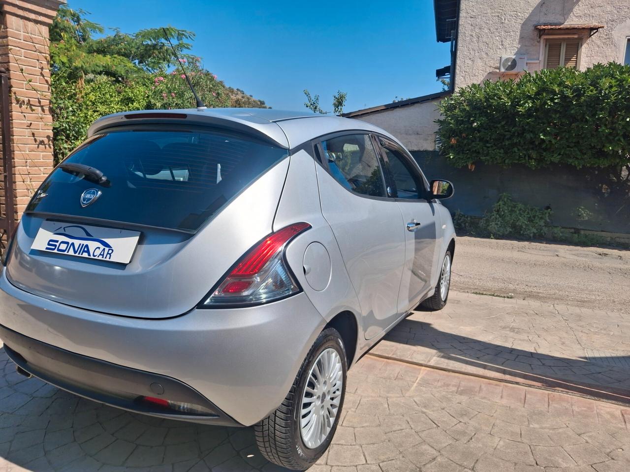 Lancia Ypsilon 1.2 69 CV 5 porte GPL Ecochic Silver