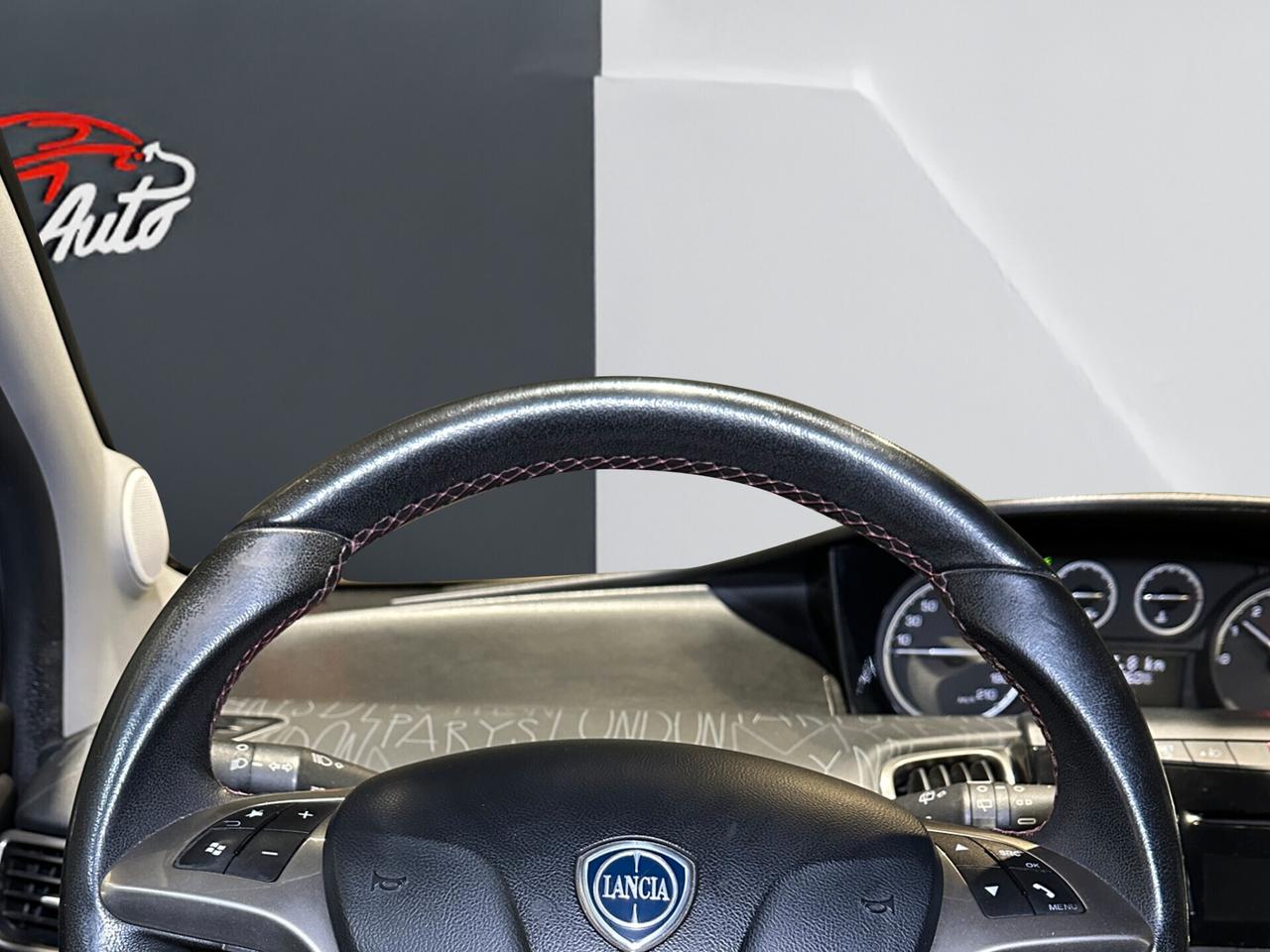 Lancia Ypsilon 0.9 TwinAir 85 CV 5 porte Metano Ecochic ELEFANTINO