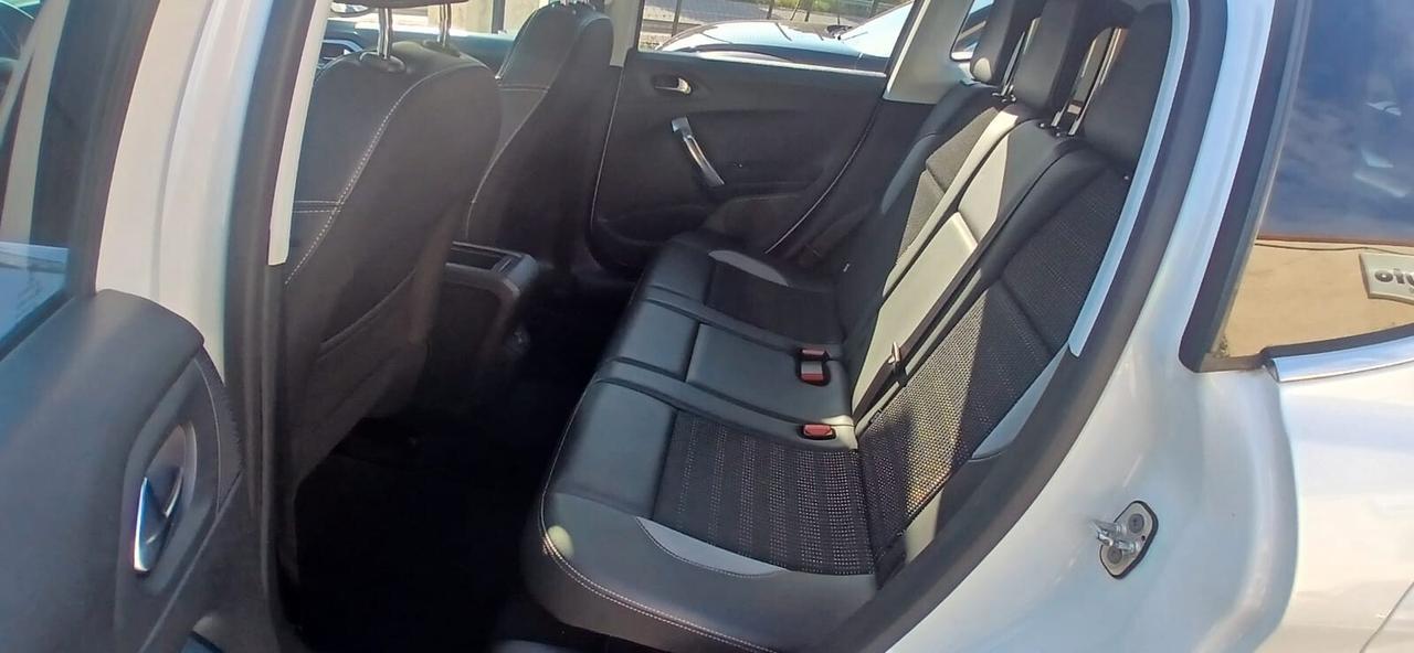 Peugeot 2008 BlueHDi 100 Allure - 2016