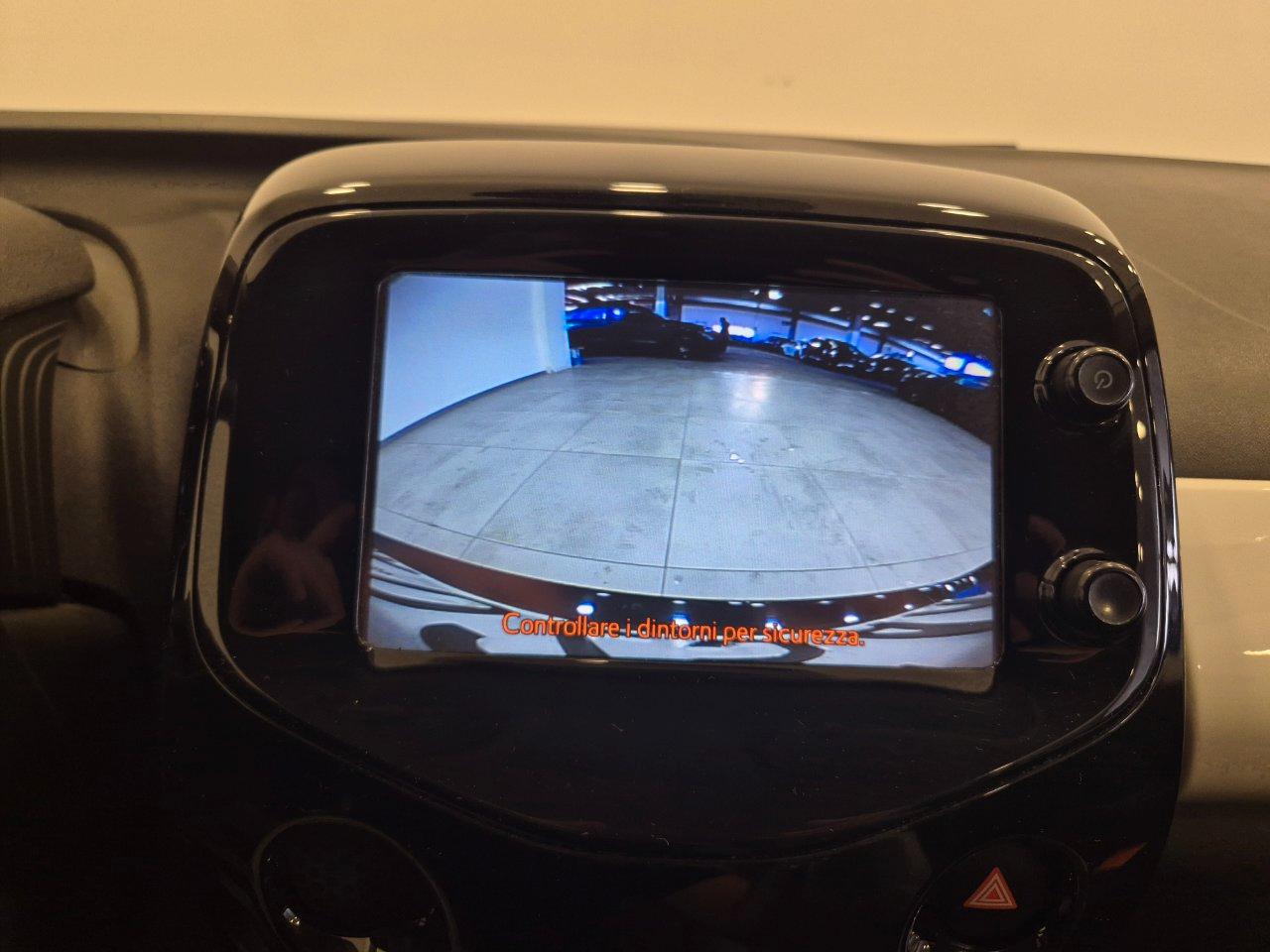 Toyota Aygo 5p 1.0 x-play aut. - NEOPATENTATI - Cam - Navi