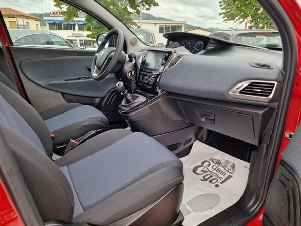 Lancia Ypsilon 1.2 69 CV 5 porte GPL EcoChic Gold
