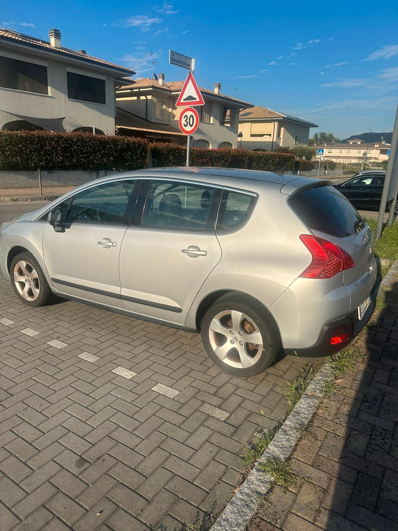 Peugeot 3008 1.6 HDi 110CV cambio robotizzato Premium