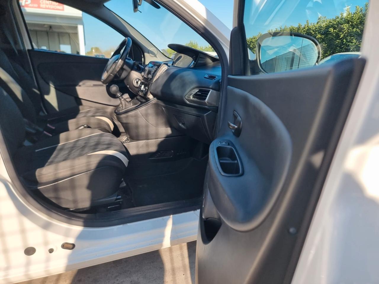 Lancia Ypsilon 1.2 69 CV 5 porte GPL Ecochic Gold GPL