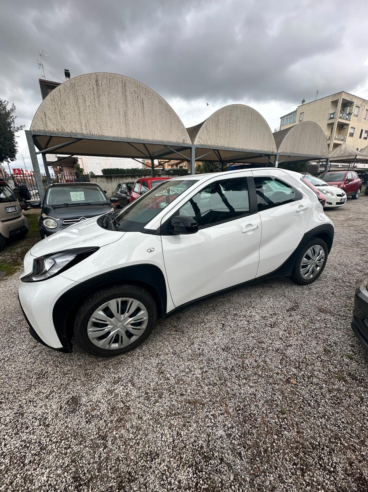 Toyota Aygo X 1.0 VVT-i 72 CV 5 porte Active CRUISE APPLE CAR PLAY MULTIFUNZIONE RE-CAMERA