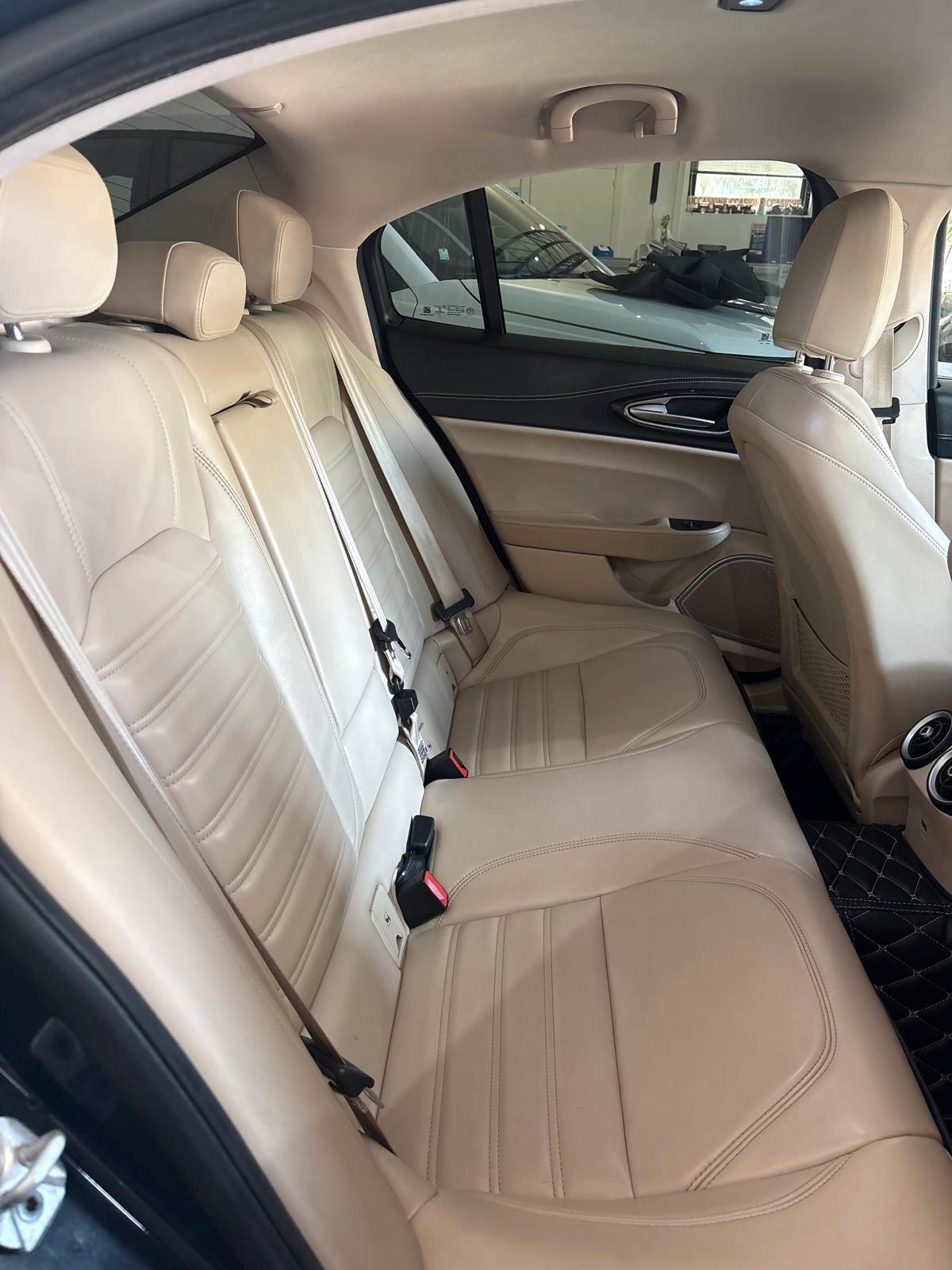 Alfa Romeo Giulia 2.2 Turbodiesel 210 CV AT8 AWD Q4 Veloce