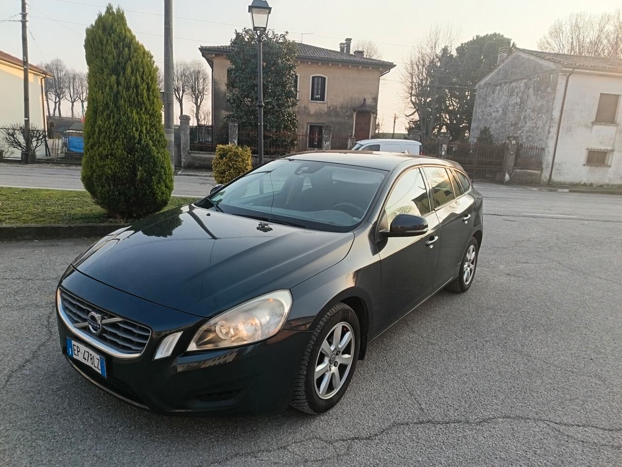 Volvo V60 D5 Geartronic Momentum 2012