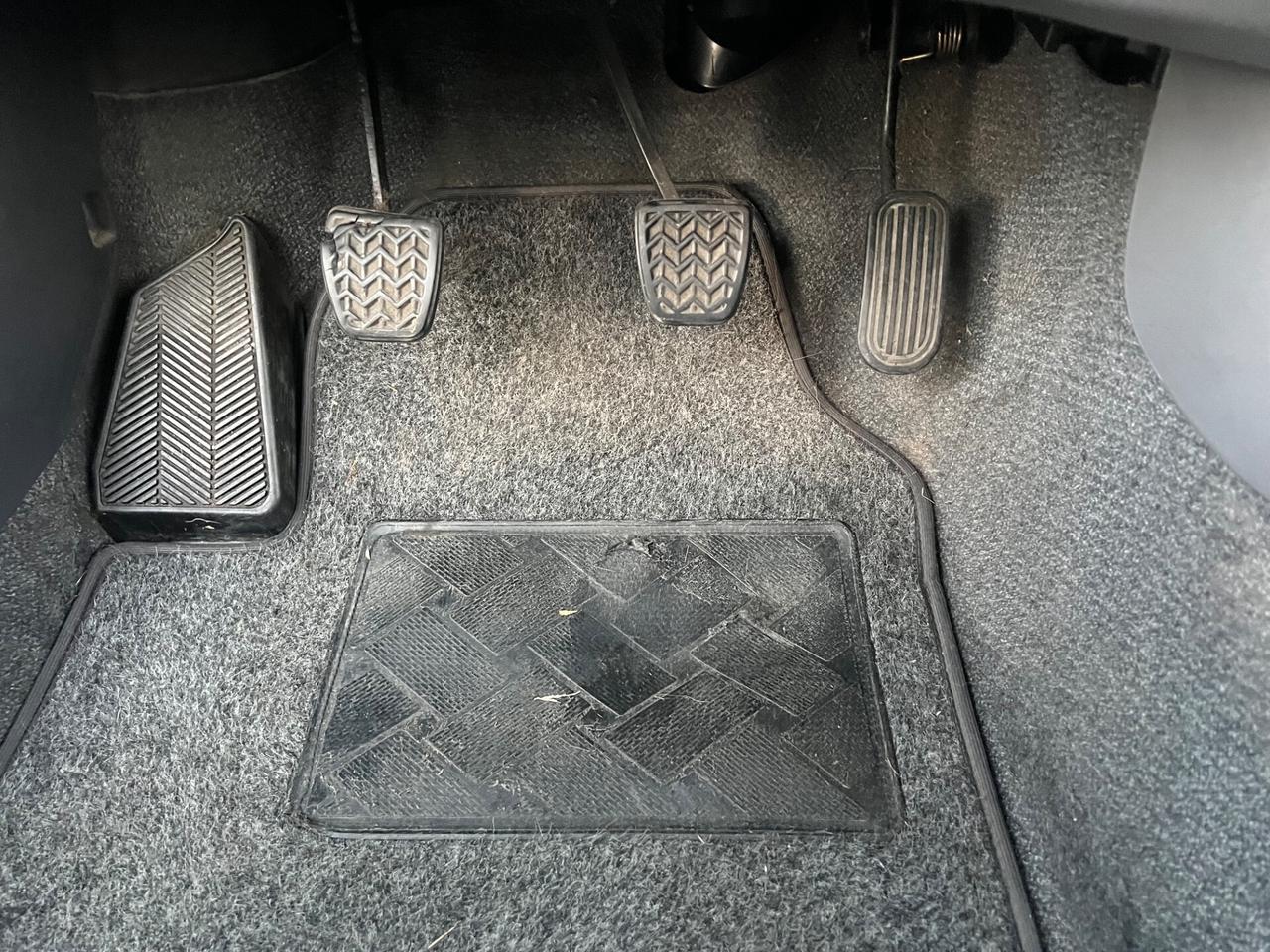 Toyota Yaris 1.0i 16V cat 5 porte Sol