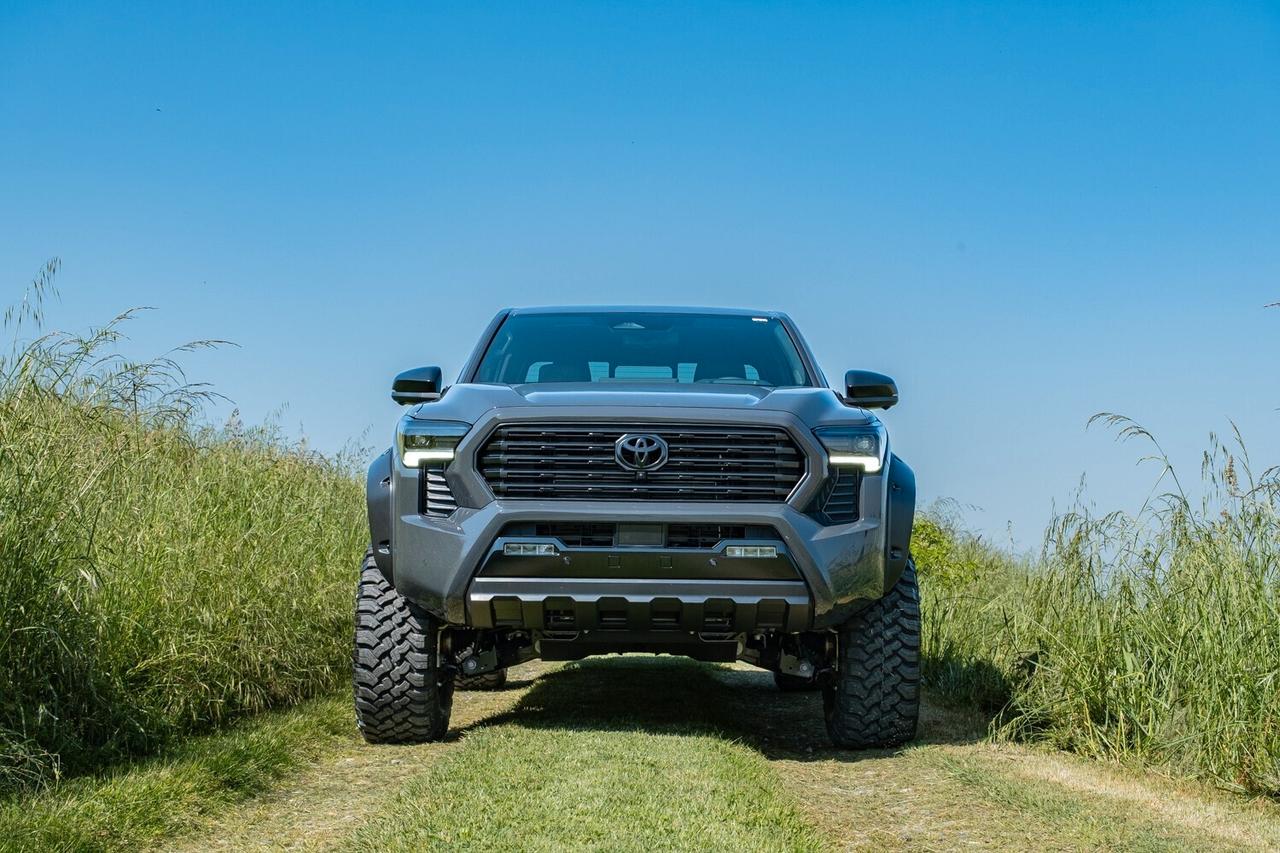 Toyota Tacoma LIMITED 2.4 i-Force HYBRID 4x4 THUNDERSTORM