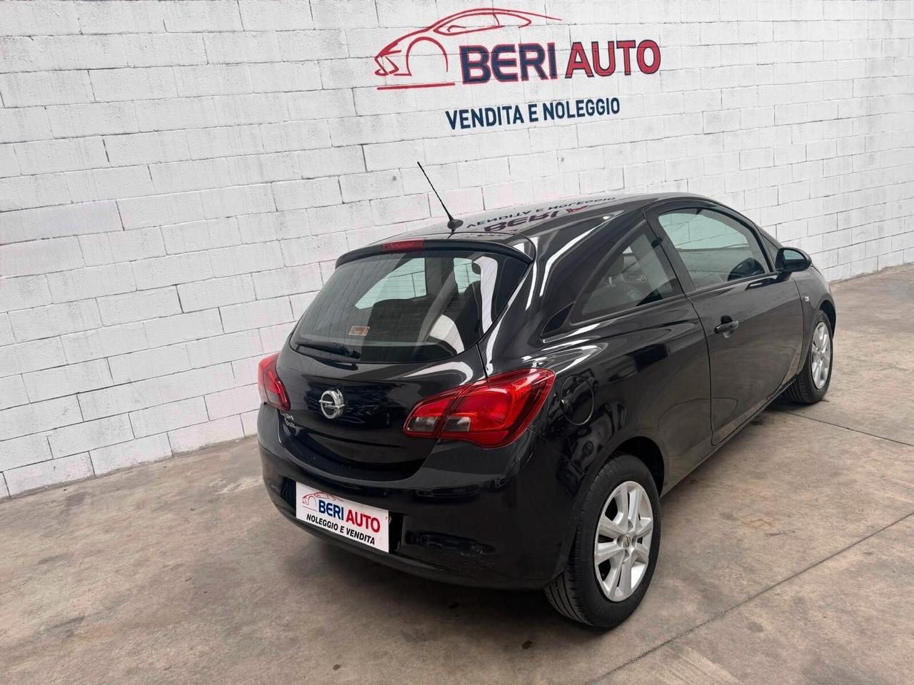 Opel Corsa GPL Tech Coupé b-Color adatta neopatentati