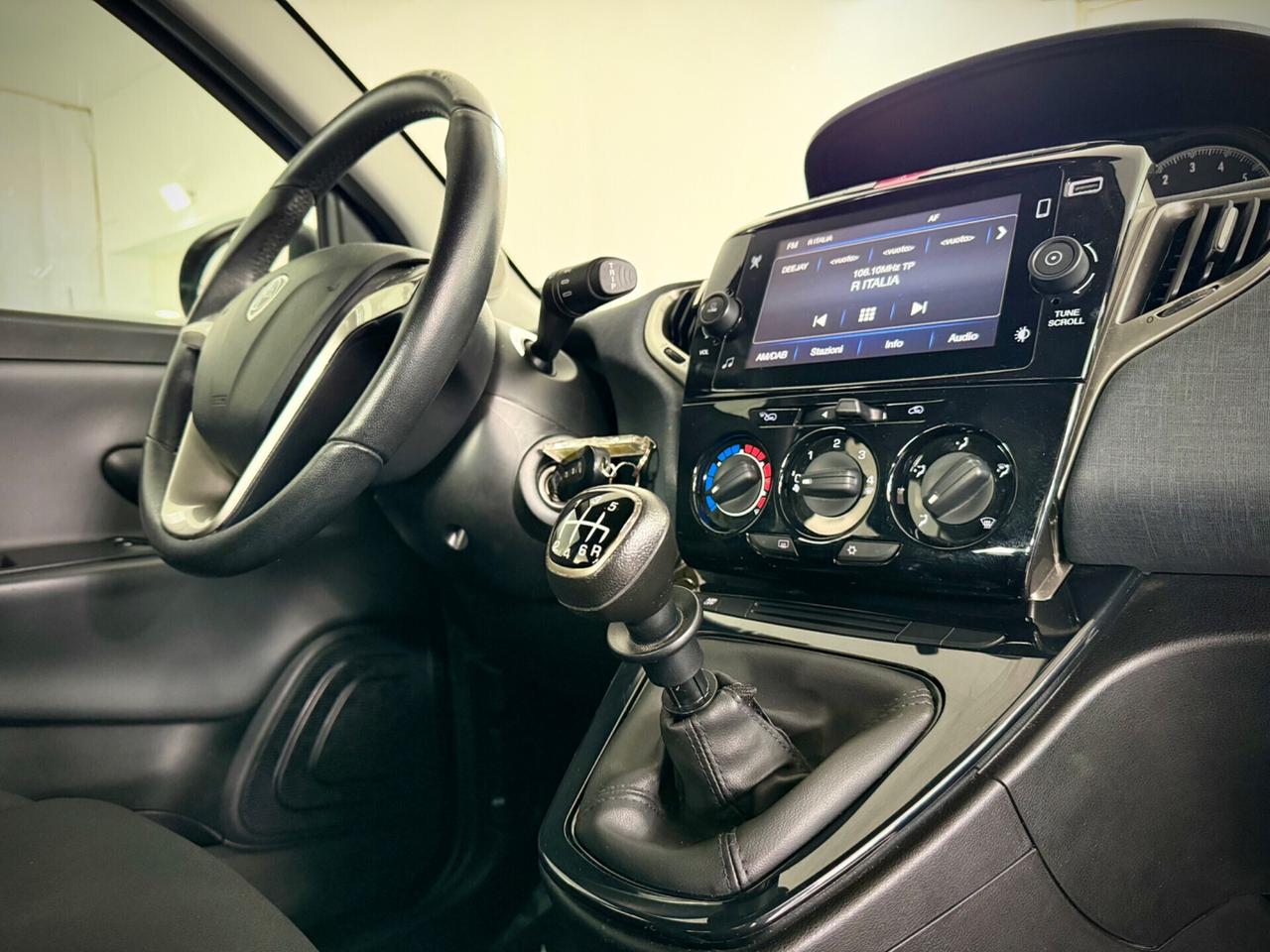 Lancia Ypsilon 1.0 Gold Aziendale 5porte Hybryd
