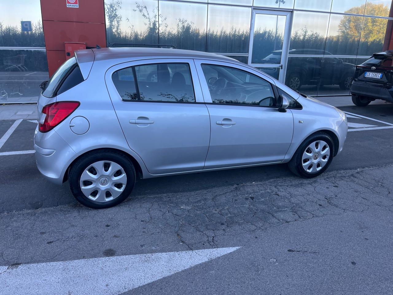 Opel Corsa 1.2 5 porte Cosmo 2009 164.000 KM