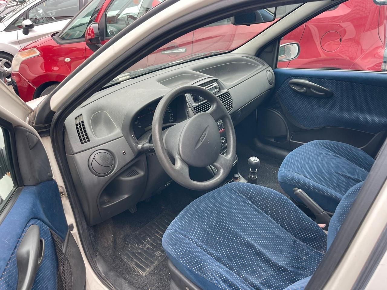 Fiat Punto 1.2i 16V cat 5 porte Speedgear ELX