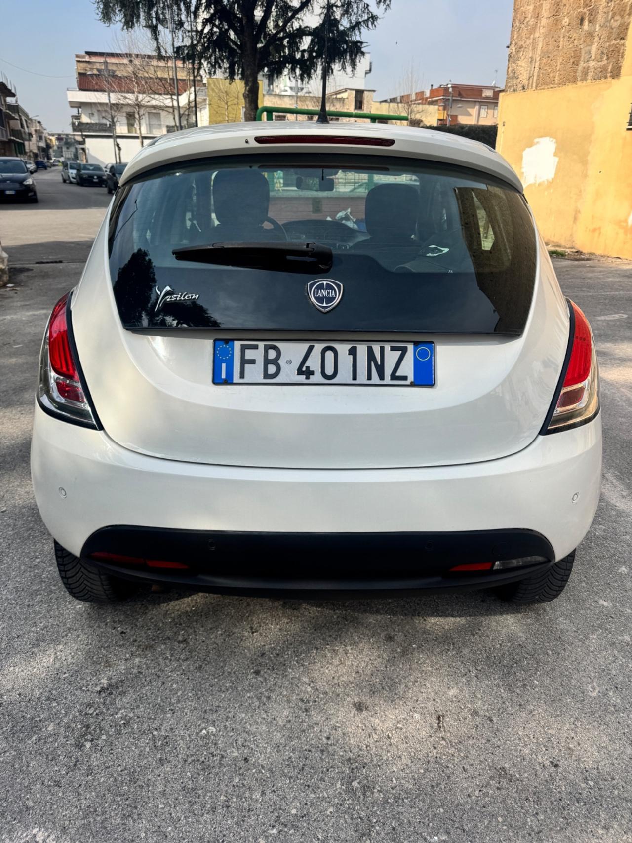 Lancia Ypsilon 0.9 TwinAir 85 CV 5 porte Metano Ecochic