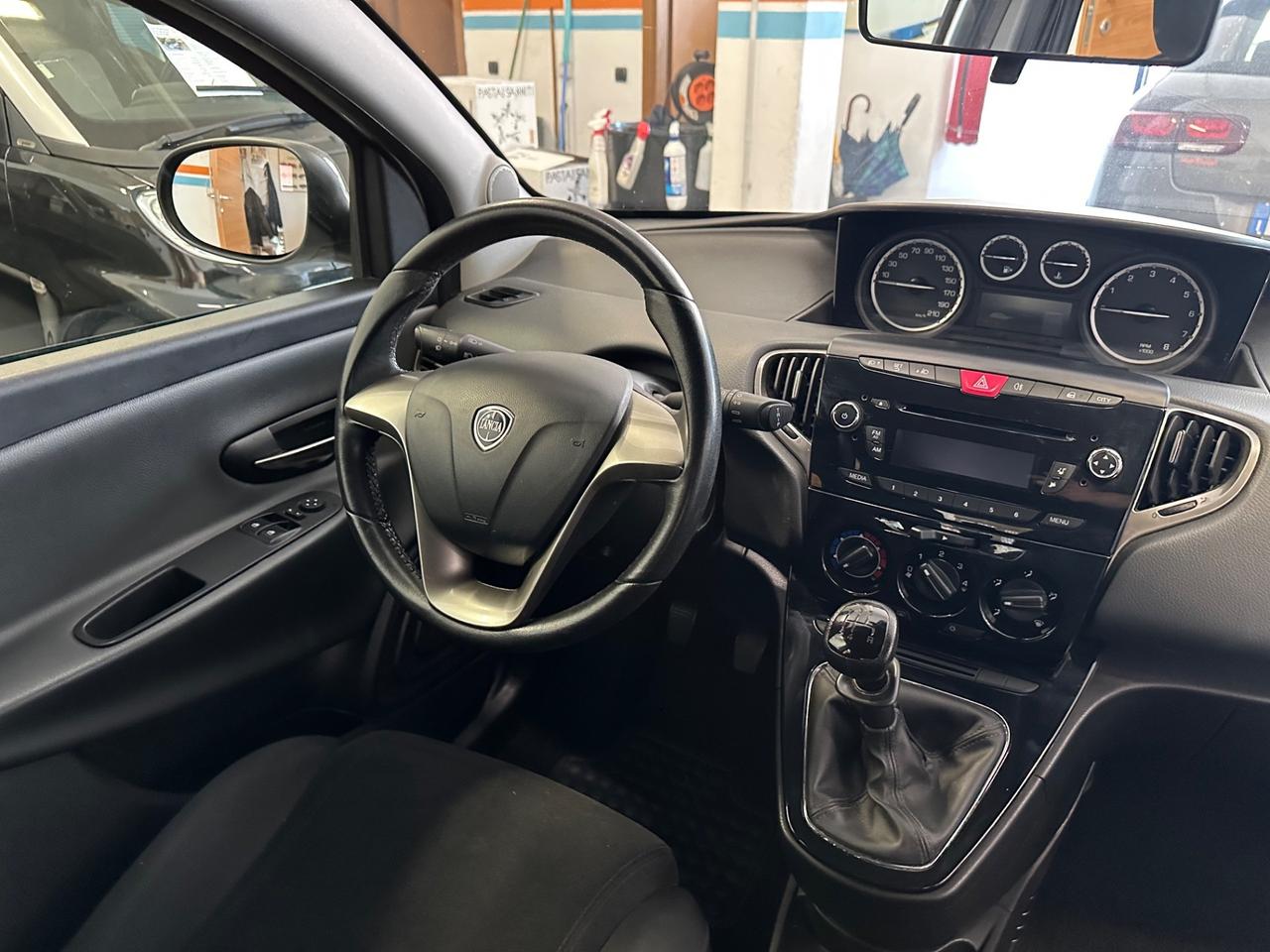Lancia Ypsilon 1.2 69 CV 5 porte Gold