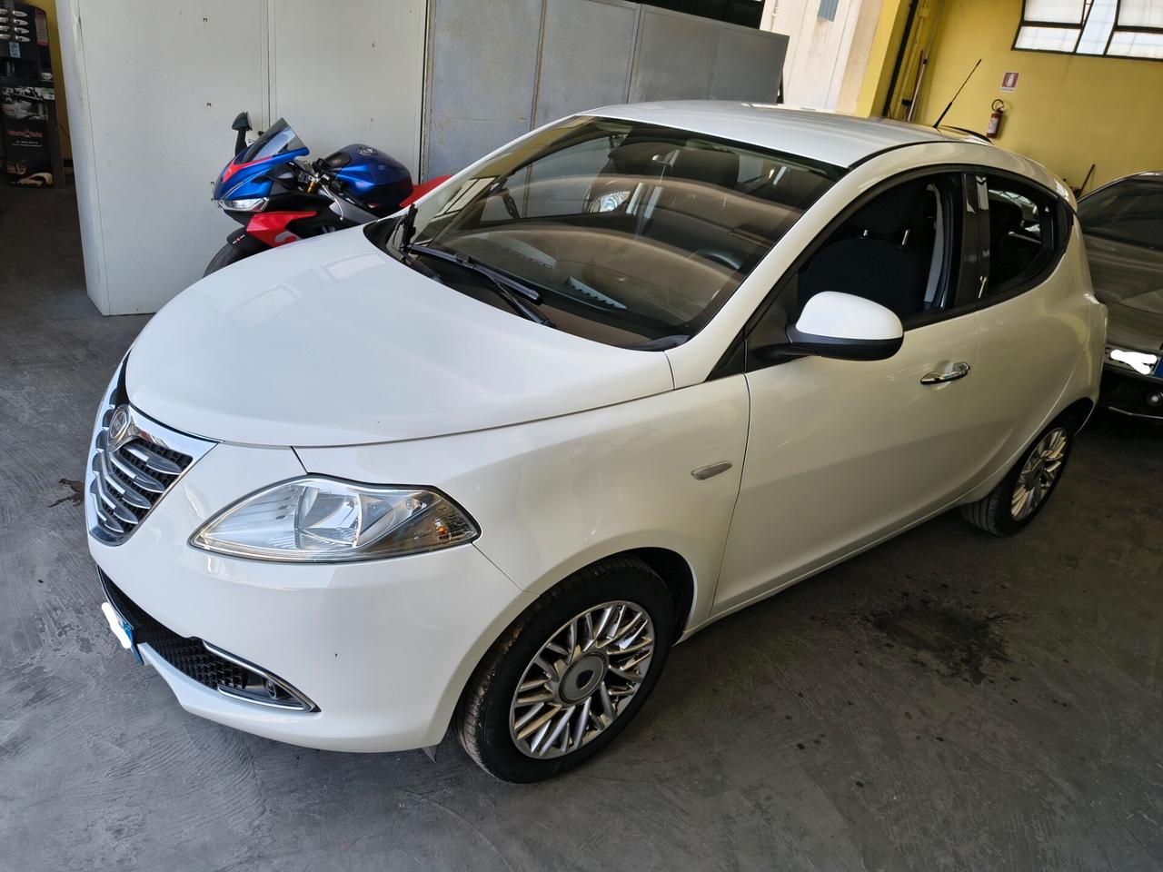Lancia Ypsilon 1.2 69 CV 5 porte S&S Gold