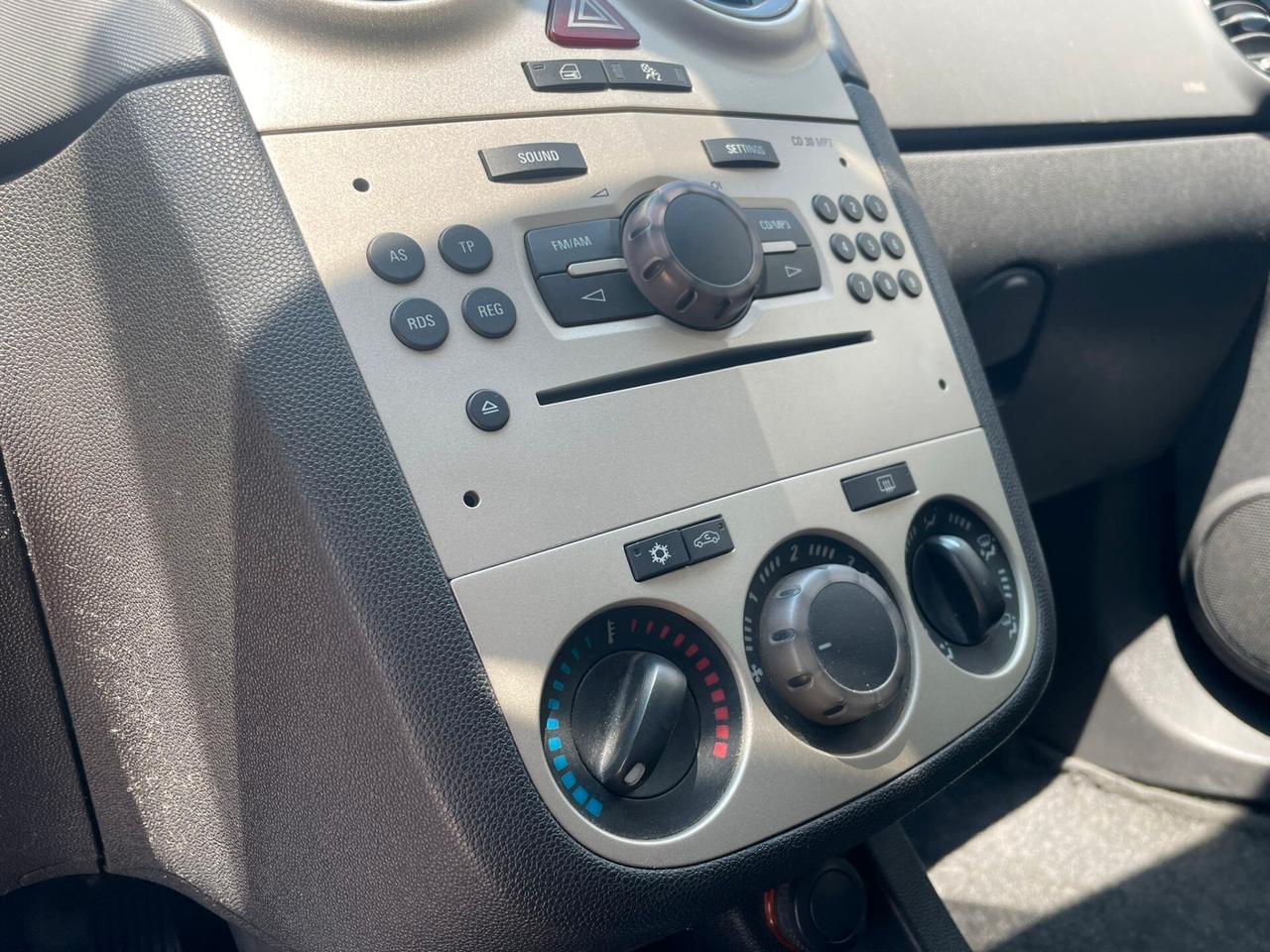 Opel Corsa 1.2 benzina 80 CV