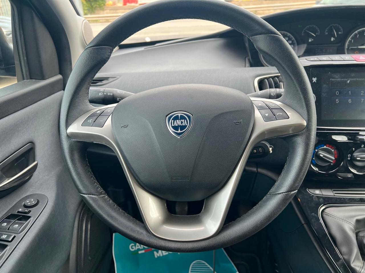 Lancia Ypsilon 1.0 Hybrid cv69 anno 2021 km 25.624