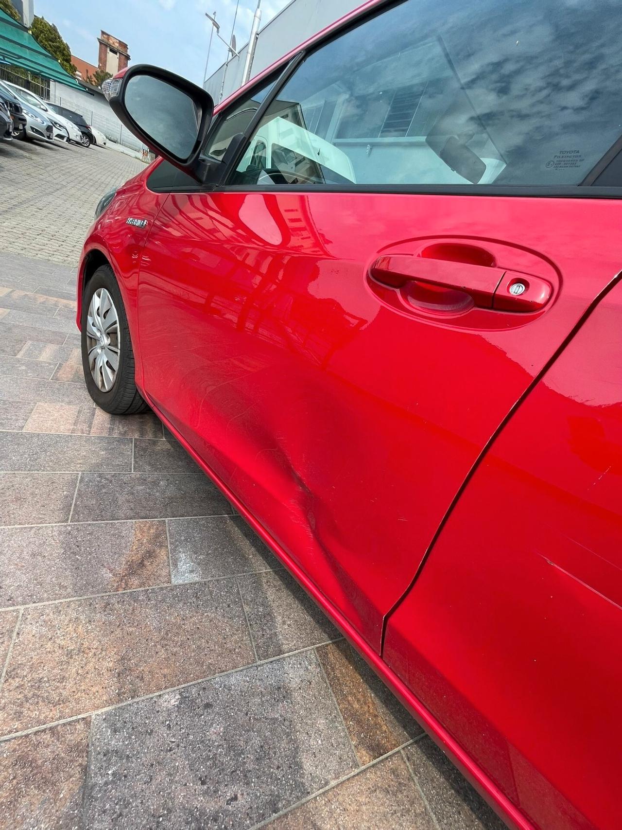 Toyota Yaris HYBRIDA