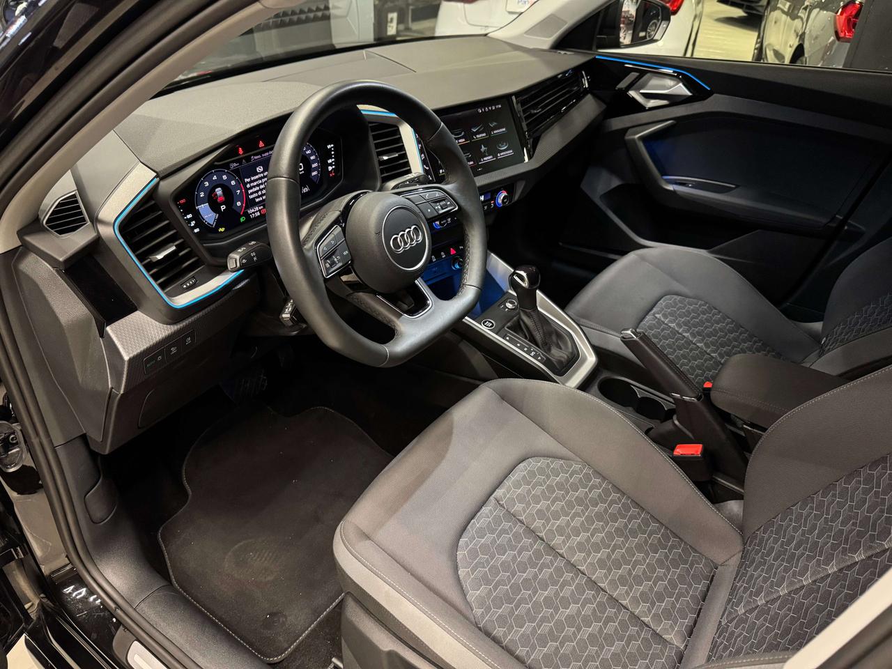 Audi A1 A1 Sportback 30 1.0 tfsi Identity Black 116cv s-tronic