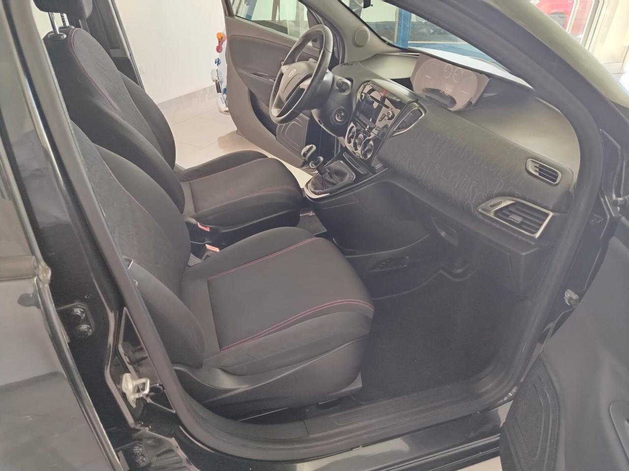 Lancia Ypsilon 1.2 69 CV 5 porte Elefantino