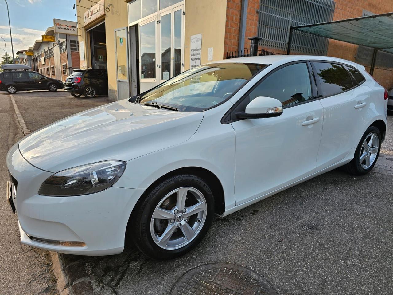 Volvo V40 2.0 D2 Kinetic*Clima*Cerchi*Euro6*Unipro*