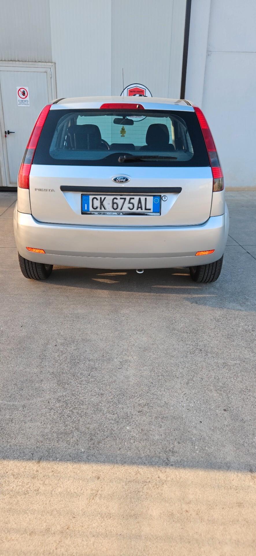 Ford Fiesta 1.2 16V 5p. Ambiente
