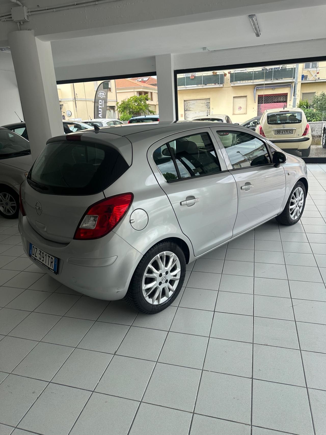 Opel Corsa 1.2 5 porte Easytronic Cosmo
