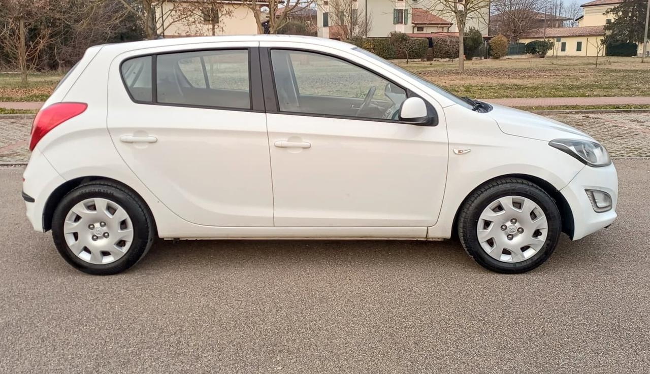 Hyundai i20 1.2 5p. Econext Sound Edition