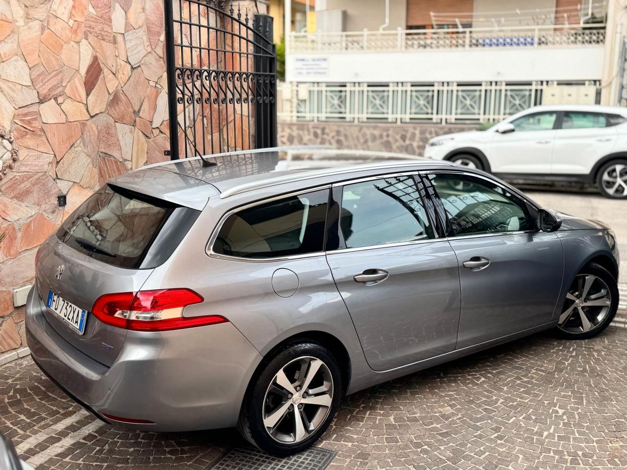 Peugeot 308 BlueHDi 120 S&S EAT6 SW Allure